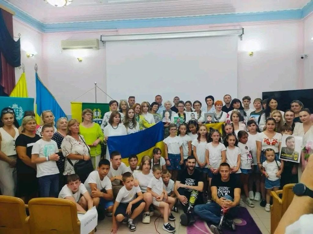 «Вишиті історії незламності» у Чернівцях об’єднали матерів Героїв, ветеранів і волонтерів