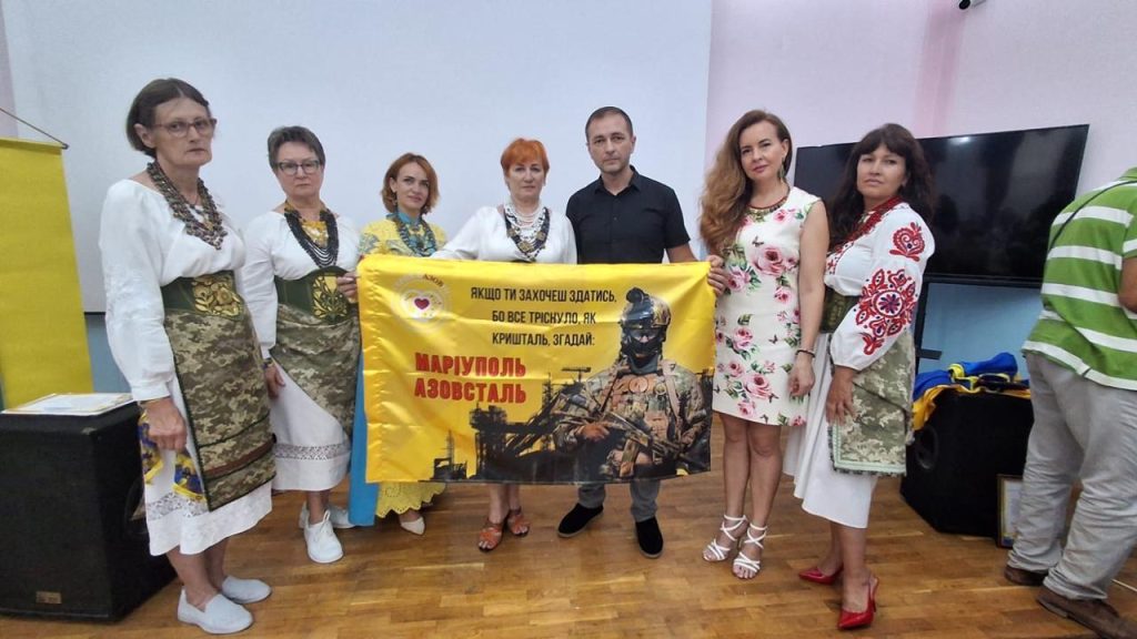 «Вишиті історії незламності» у Чернівцях об’єднали матерів Героїв, ветеранів і волонтерів